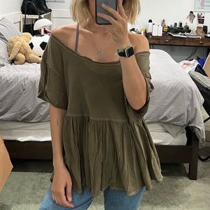 KHAKI GREEN FLOWY LAYER T SHIRT SZ SMALL